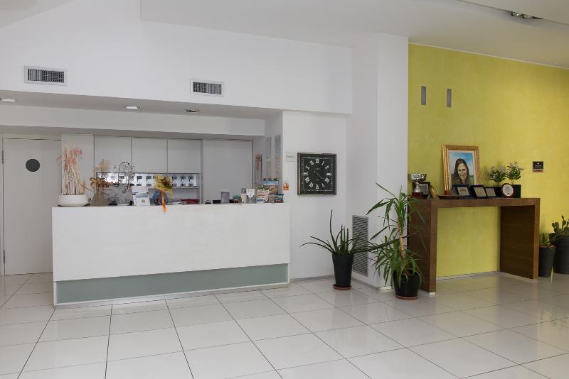Silver Hotel Матино Екстериор снимка