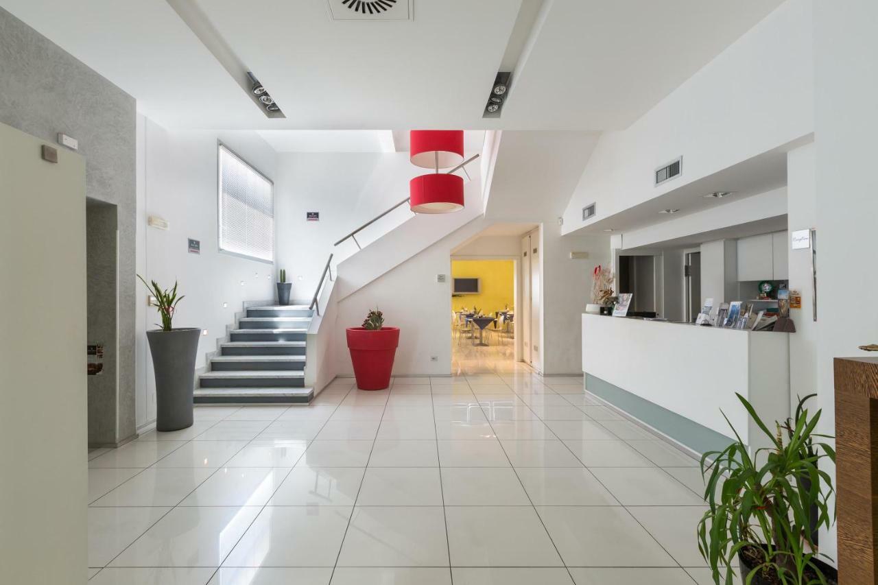 Silver Hotel Матино Екстериор снимка